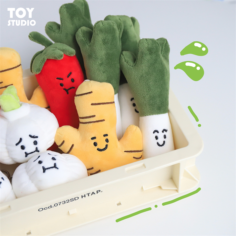 Pet Toys Dog Vegetable Small Vocal Toy for Dogs and Cats Bite Toy Tooth-grinding Toys Dog Training Interactive Toys Cat Toy